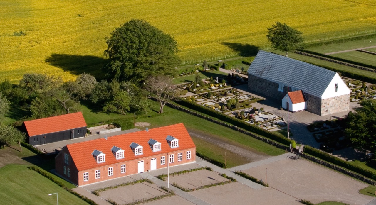Gimsing Menighedshus Og Kirke (2)